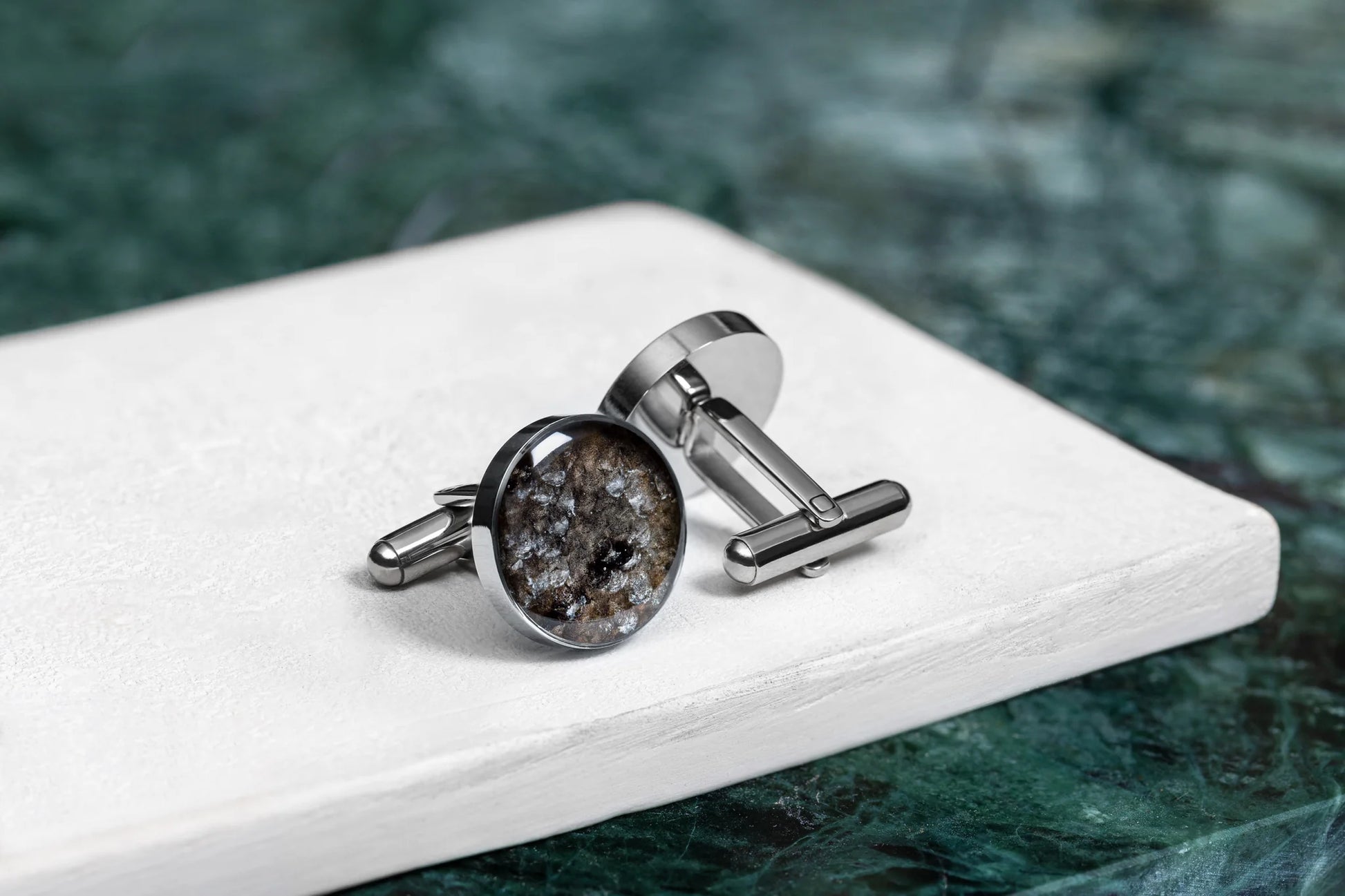 Round Cufflinks – Black-Spotted Leather