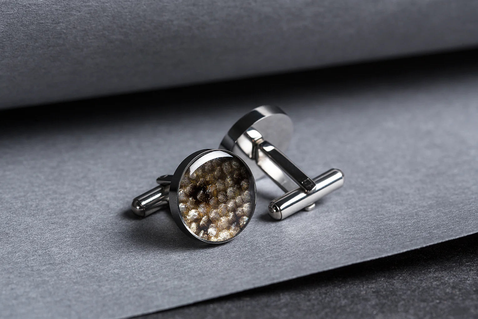 Round Cufflinks – Black-Spotted Leather